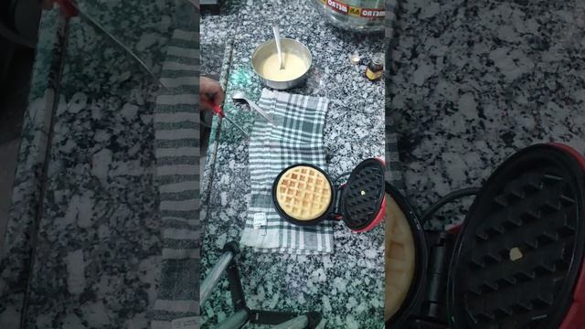 😋 Tasty waffle... # miniwafflemaker #wafflerecipe #kidslove #viral #mini waffle maker #amazonfinds смотреть онлайн