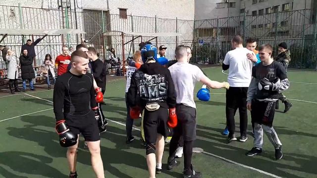 Обнимашки! [Стенка на Стенку] смотреть онлайн