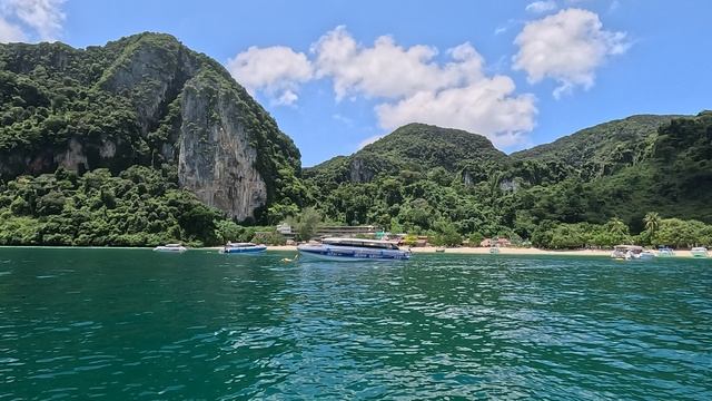 Phi Phi island смотреть онлайн