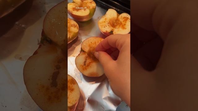 Идеальное блюдо осенью 🍂😻 #food #cozy #autumnvibes #baked #apples #запеченныеяблоки #запеканка смотреть онлайн