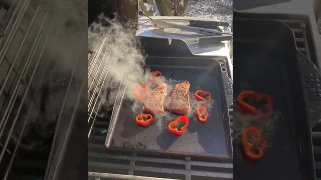 Вкусный завтрак на газовом гриле смотреть онлайн
