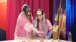 КВИНКА готовит РОБЛОБУРГЕРЫ | Челлендж | Хорошоу