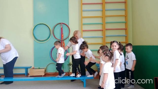 физкультурный досуг "Путешествия в лесу" совместно с родителями смотреть онлайн