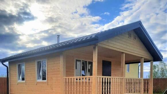 Не клей держит, а рубанок! Баня 6x8 из бруса в один этаж с террасой в Дмитрове Московской области смотреть онлайн