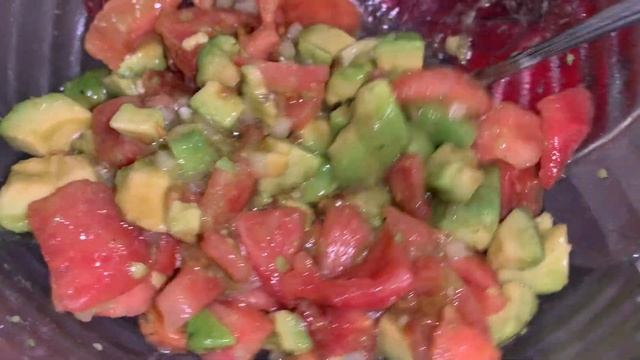 ensalada guacamole 🥑 - салат гвакамоле с авокадо помидор лимон и лук смотреть онлайн