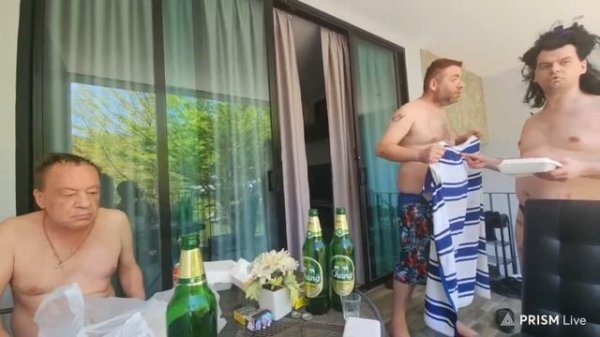 Герман Ягодка VS Никита Литвинков  - небольшая потасовочка на балконе