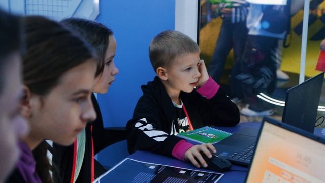 Репортаж об открытии в «КидБурге» в ТРК «Питер Радуга» Центра Кибербезопасности Security Vision смотреть онлайн