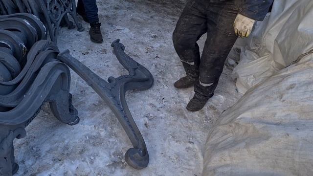 У нас спрашивают, крепкие ваши скамейки?