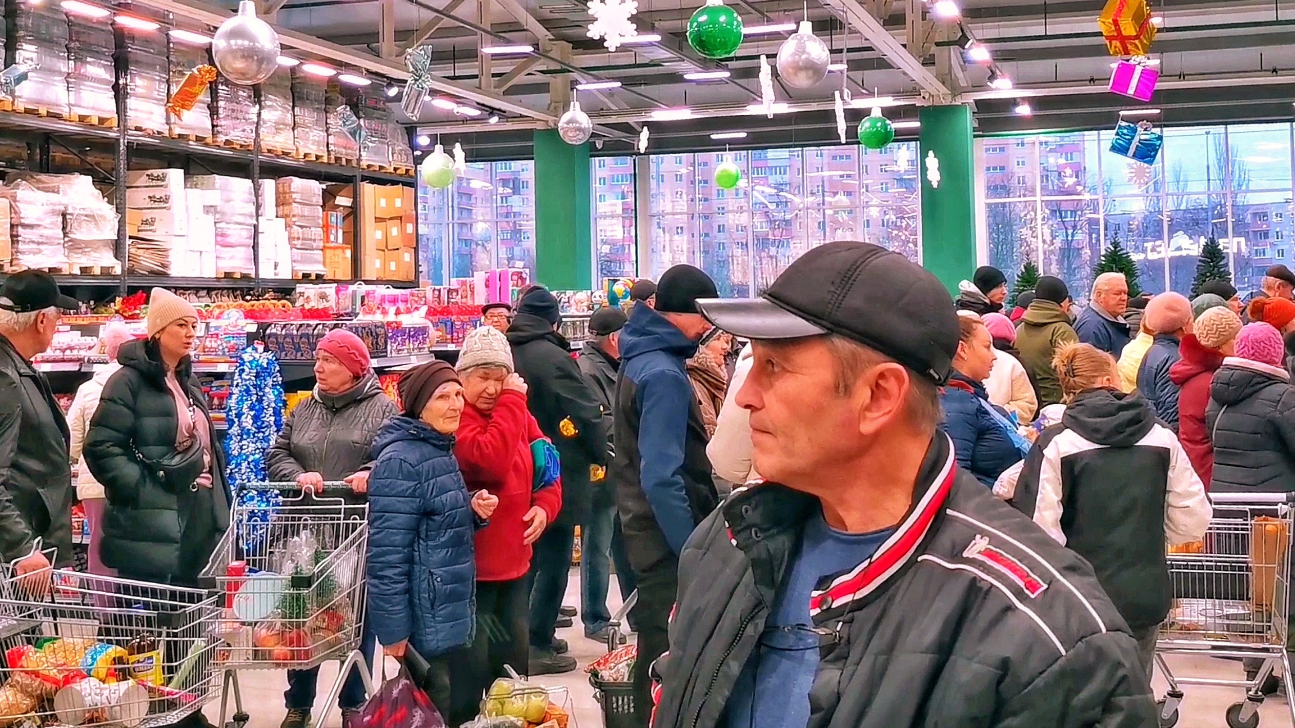 Мариуполь НОВЫЙ ГИПЕРМАРКЕТ Реакция Жителей ЦЕНЫ ПАLLЕТ🥩🦀Восстановление Жизнь Сегодня смотреть онлайн