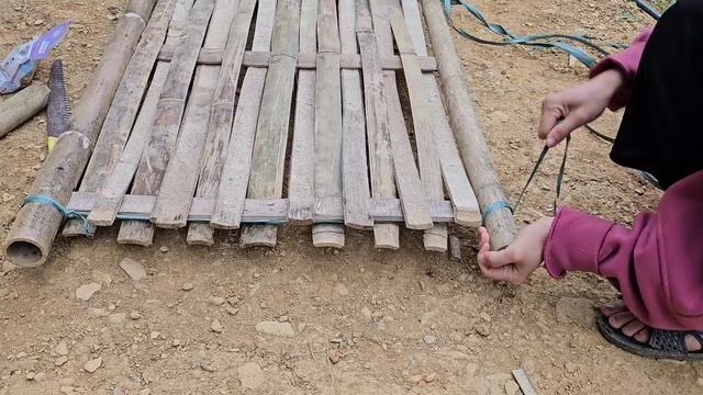 Life Of A Single Mother When Winter Comes. Single Mother Builds A New Life. Ly Vy Ca