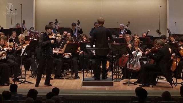 P. I. Tchaikovsky Concerto for Violin and Orchestra.Ravil Islyamov.Dmitry Matvienko смотреть онлайн