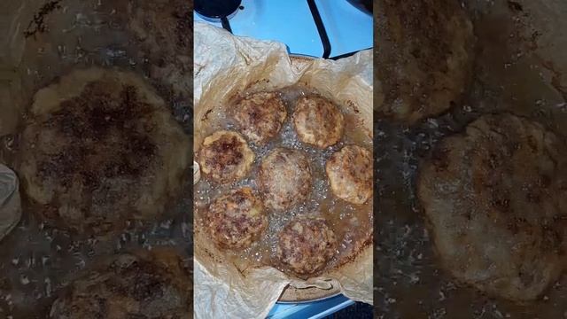 Котлеты по-домашнему. Сочные, нежные и вкусные котлеты. Около 10 лет готовлю только по этому рецепт смотреть онлайн