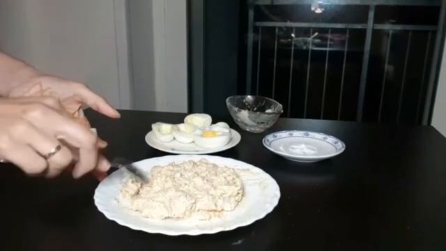 بيض محشي بالتونة والمايونيز😋 смотреть онлайн