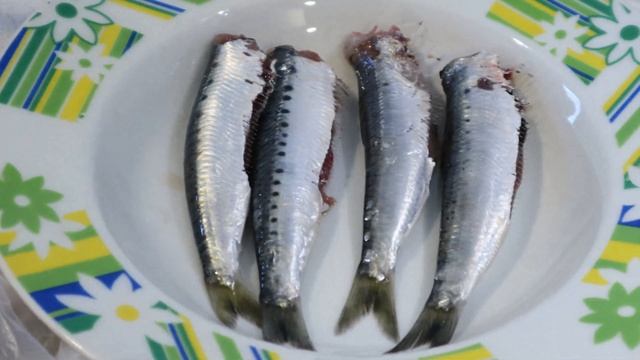 🐟HOW to CLEAN and fillet SARDINES? ➤ [Quick and easy] Remove the thorn ready to fry смотреть онлайн