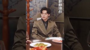 Холодный председатель тайно влюблён в секретаршу и просит помощи у накачанного друга