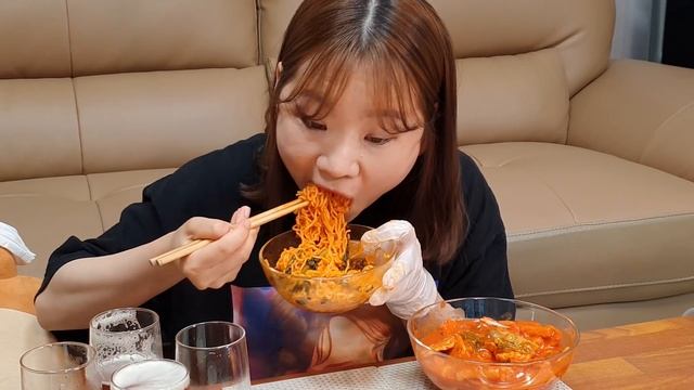 🍗생활치킨+수제맥주먹방🍻수제맥주도 배달이 되네요?!(Ft.생활떡볶이,열무비빔면) CHICKEN TTEOKBOKKI MUKBANG ASMR EATINGSHOW REALSOUND 혼