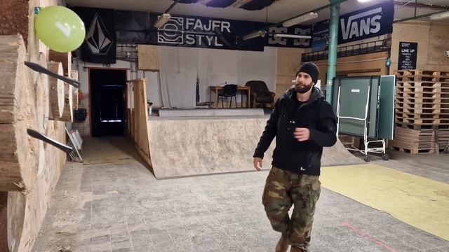 12 Knife Throwing Techniques смотреть онлайн