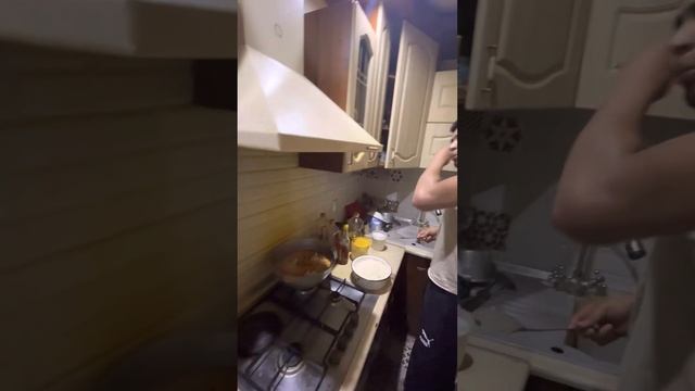 Казах готовит плов:) смотреть онлайн
