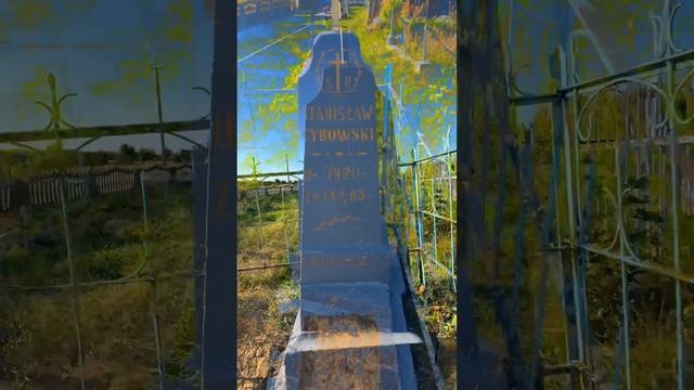 Реставрация текста на памятнике под золото, красками Maimeri Polycolor Gold. #belarus #беларусь