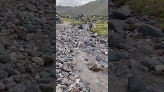 Рождение горной реки из ледника на Эльбрусе #эльбрус #путешествиесемьей #путешествиесдетьми смотреть онлайн