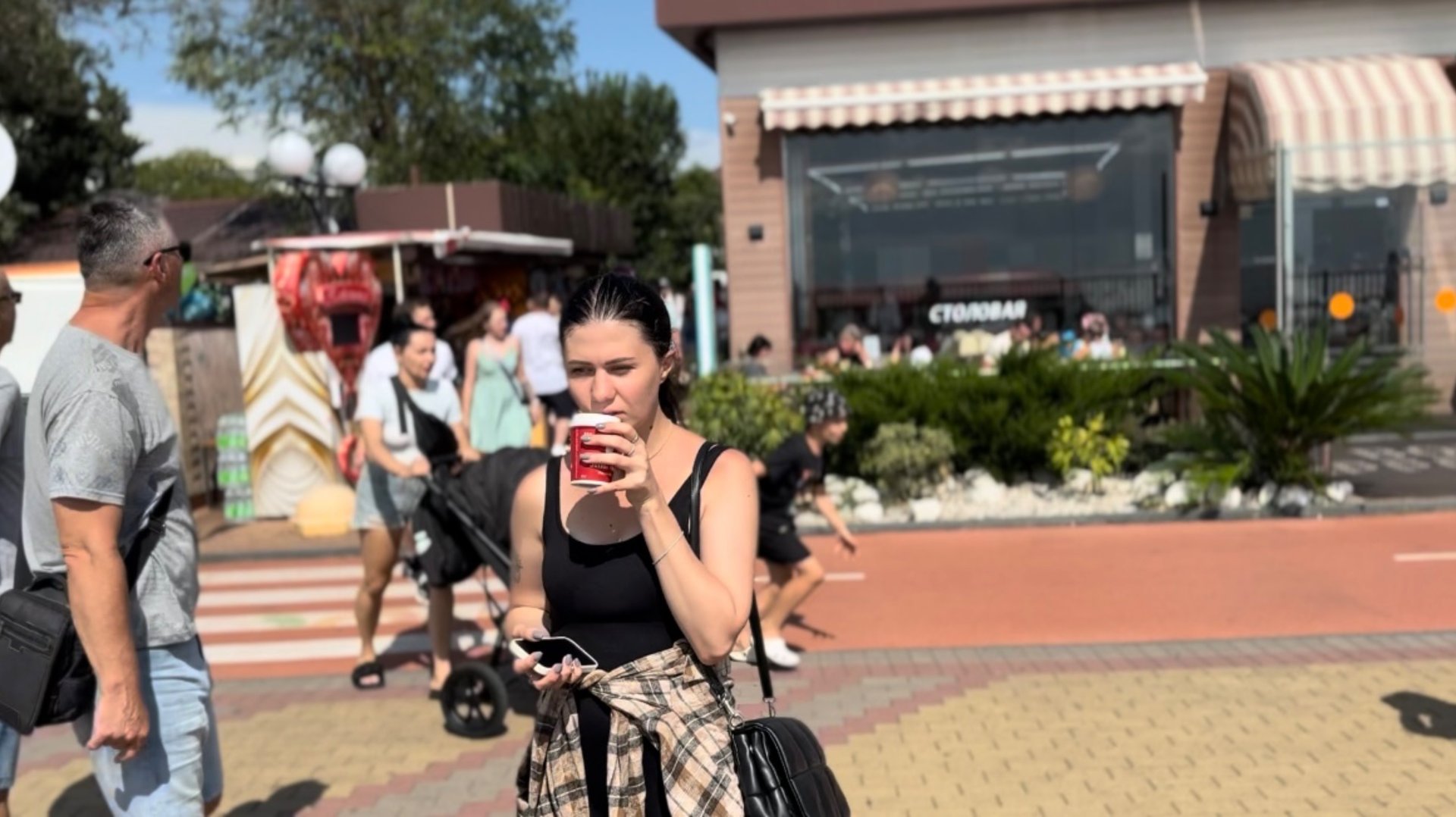 Чёрное море 2024 🐳 Отдыхаем в Сочи Парк Отеле! 🌊 На море шторм, но очень жарко! смотреть онлайн