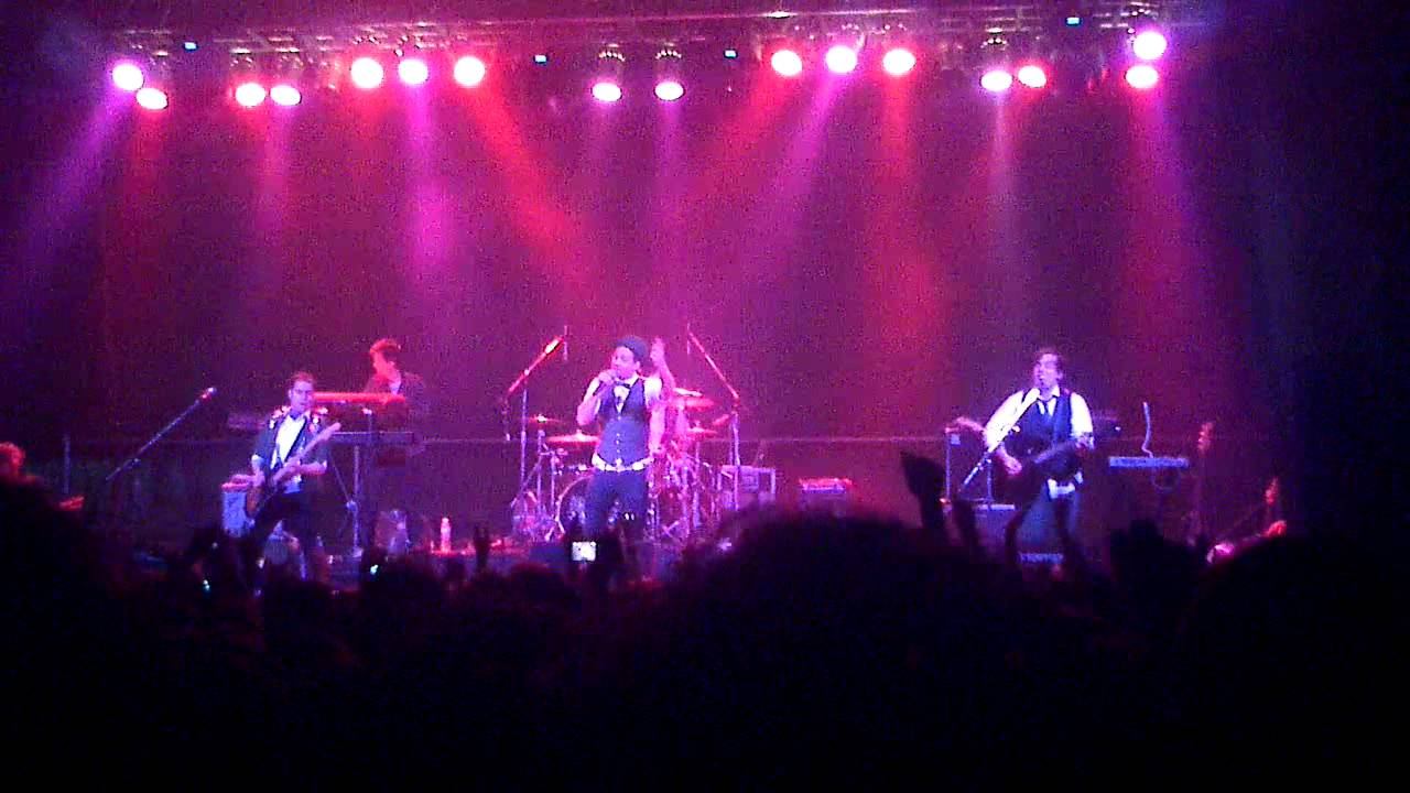 Tan bionica - El duelo (show en rosario 28-10-11).3gp смотреть онлайн