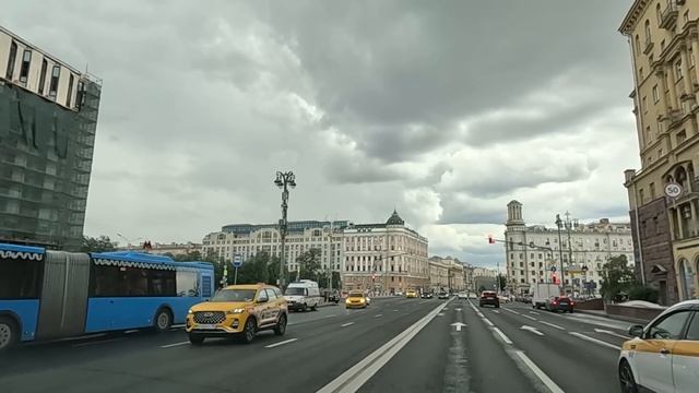 Устроившись к богачам поваром, спасла малыша… А когда хозяйка сорвала с нее кофту, обвинив в краже… смотреть онлайн