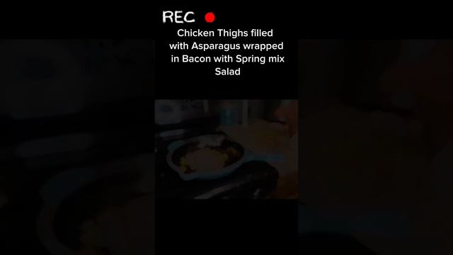 Chicken Thighs Wrapped in Bacon and Asparagus with a side of Spring mix Salad смотреть онлайн