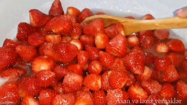ƏN ASAN YOLLA ÇİYƏLƏK MÜRƏBBƏSİ HAZIRLANMASI.Лучшее КЛУБНИЧНОЕ варенье.🍓Strawberry смотреть онлайн