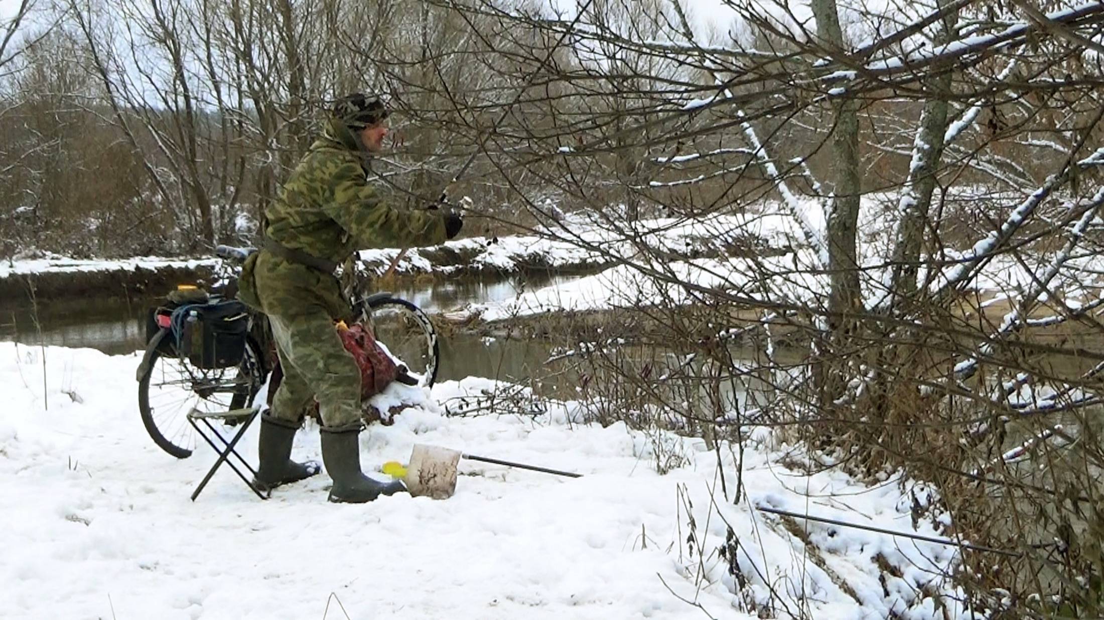 Рыбалка 1 декабря на поплавок и на донку на малой реке! смотреть онлайн
