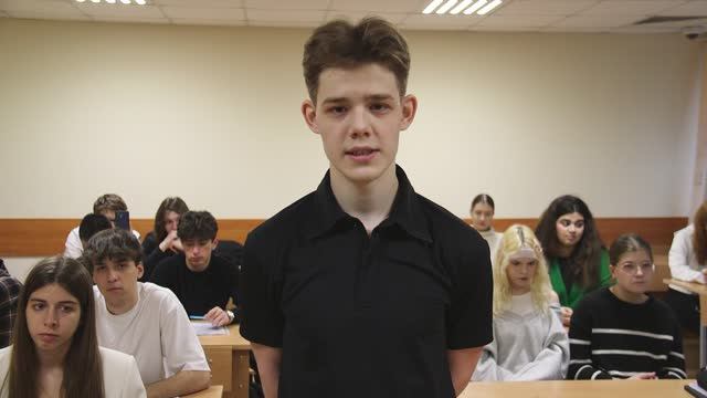 Студенты Высшей школы права рассказывают почему выбрали юриспруденцию | Поздравление с Днём юриста смотреть онлайн