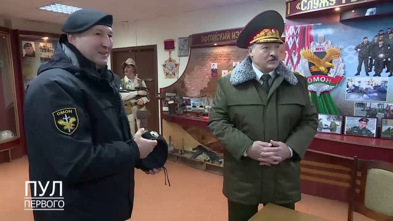 Дмитрий Балаба вручил Александру Лукашенко черный берет смотреть онлайн
