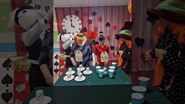 День именинника по сказке Алиса в зазеркалье смотреть онлайн