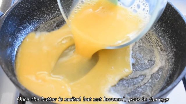 SCRAMBLED EGGS | HOW TO MAKE PERFECT FLUFFY SCRAMBLED EGGS! смотреть онлайн