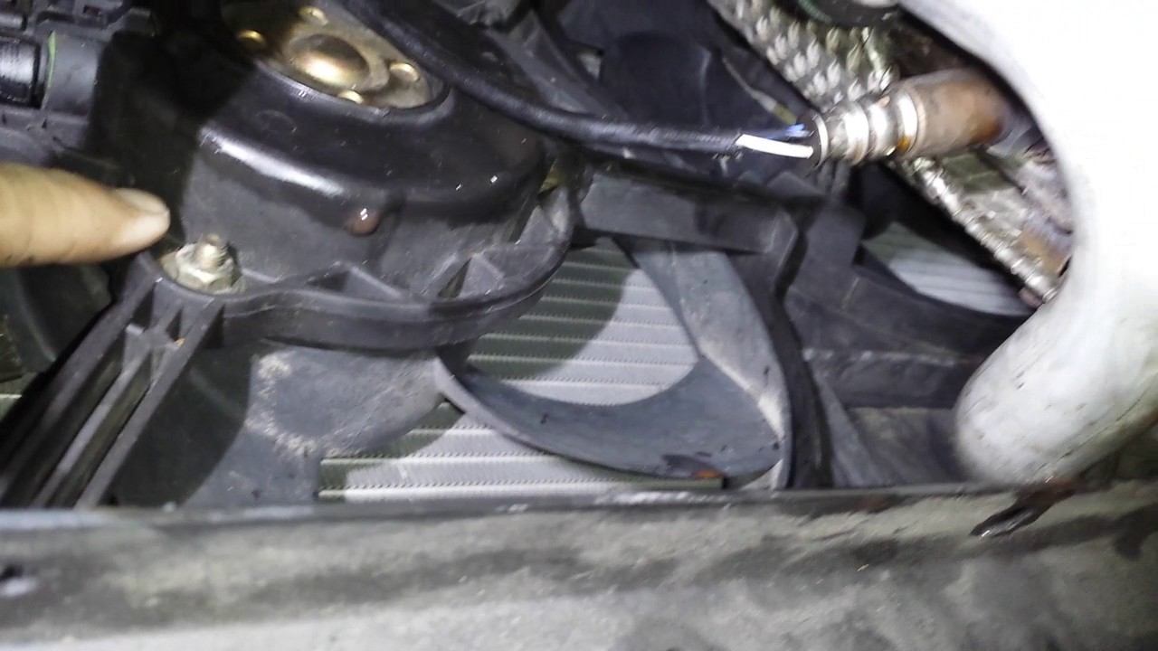 Jaguar X Type upper radiator hose and thermostat, coolant leak смотреть онлайн
