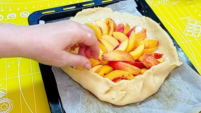 ГОТОВИМ ПИРОГ с ФРУКТАМИ.ГАЛЕТА с фруктами. смотреть онлайн