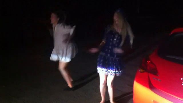 Julia Govor dancing with her girlfriend Natasha Nesterenko on hight way in Russia смотреть онлайн