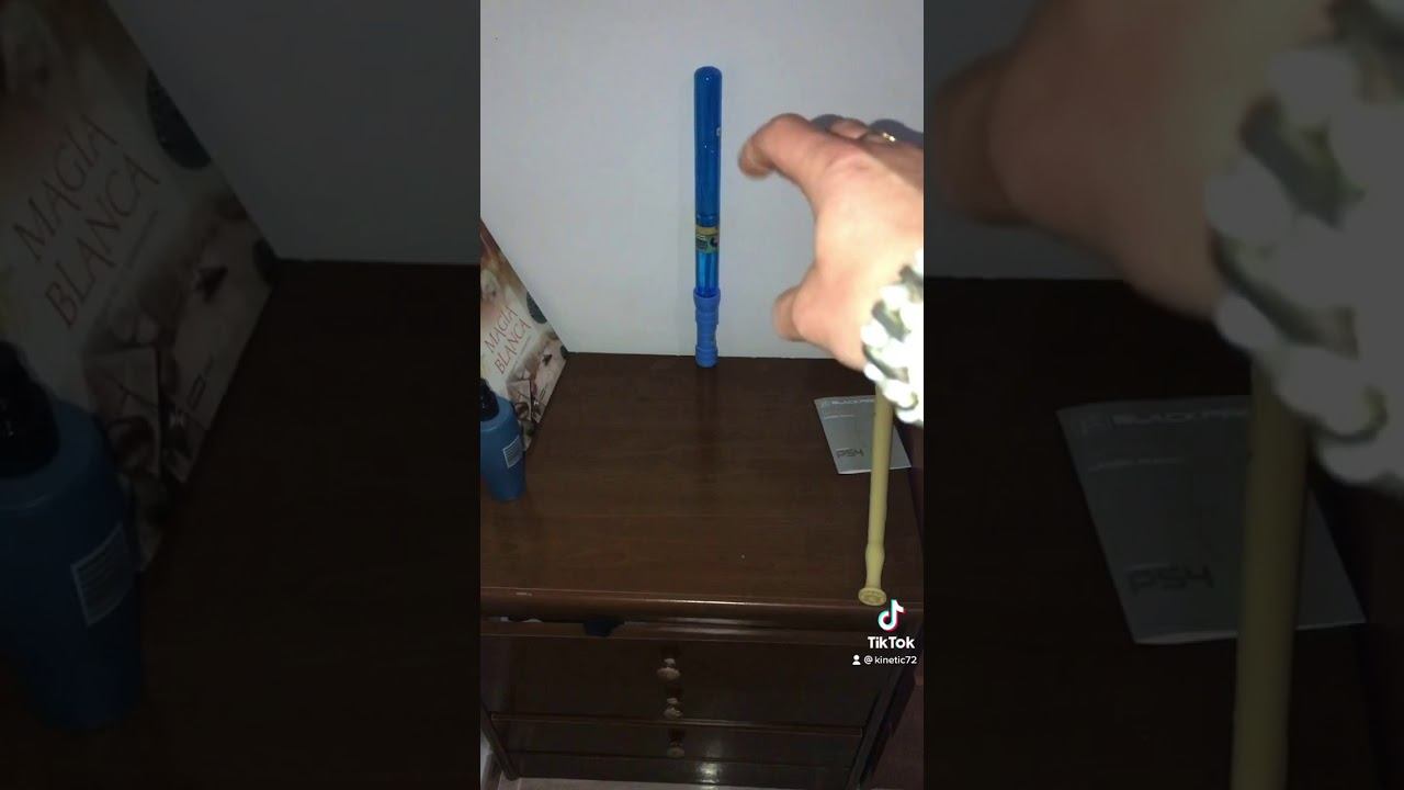 TELEKINESIS THROWING LONG BLUE TOY TO MAKE BUBBLES смотреть онлайн