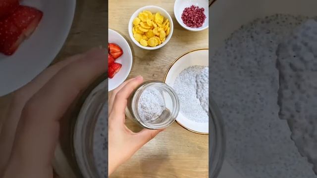 Полезный десерт БЕЗ лактозы, яиц, сахара и глютена! ЧИА-пудинг 🍧Подписывайся и готовь! #ппрецепты смотреть онлайн
