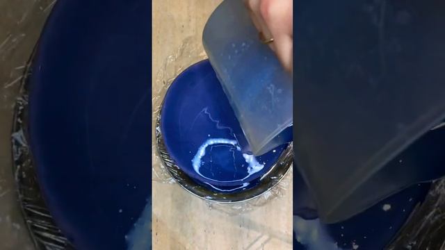 Заливка торта зеркальной глазурью #тортнановыйгод #новыйгод #новыйгод2024 #муссовыйторт смотреть онлайн