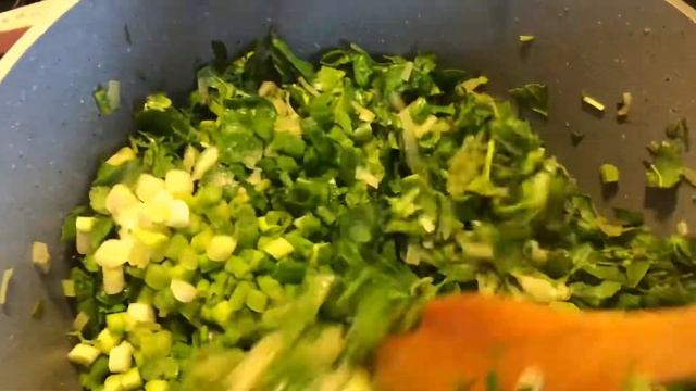 HOW TO MAKE SMALL  SPINACH PIES! ISMALOQ SOMSA!