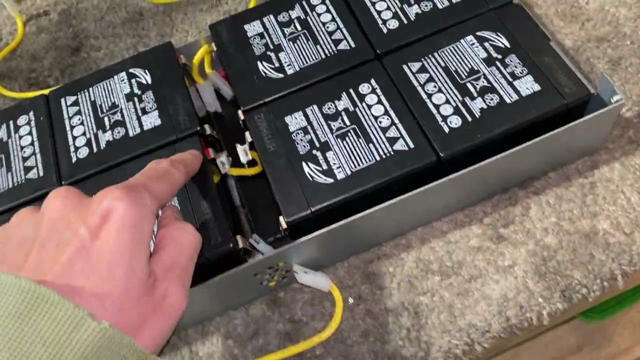 Quick video of how to wire an APC RBC43 battery смотреть онлайн