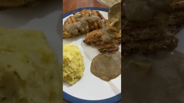 lets try juicy steak with mushroom sauce and mashed Potatos with me #food #steak #deliciousfood смотреть онлайн