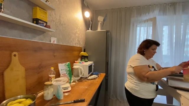 ЦАРИЦА ОЛЬГА #32 ЗАВТРАК С ДОЧКОЙ. Готовим обед. Неудавшийся бисквитный рулет. Булочки с изюмом. смотреть онлайн