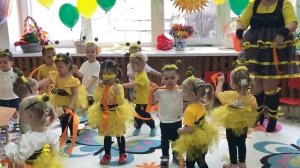 Танец с лентами "Маленькие лучики". Группа №1 "Лапушки"