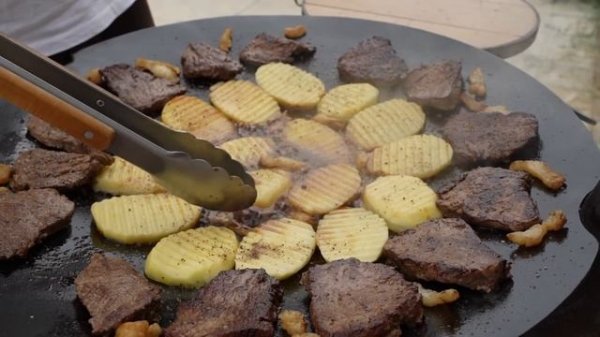 КАК ПРАВИЛЬНО ГОТОВИТЬ НА САДЖЕ МЯСО с ОВОЩАМИ. ENG SUB