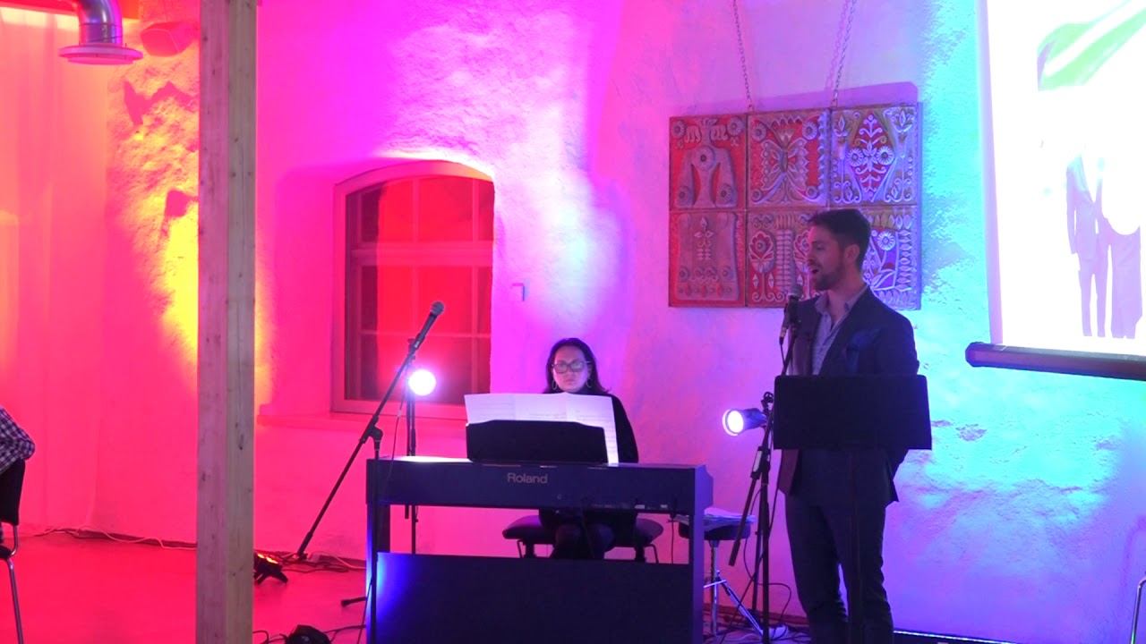 French Restaurant Night: Silent Night in Three Languages смотреть онлайн