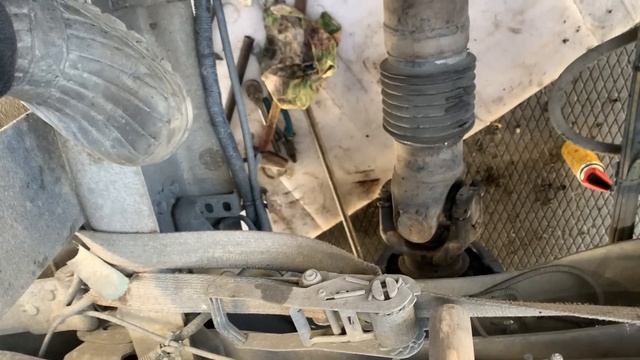 Развалился подвесной Volvo VNL 😱Меняем на трассе 😲😲😲  #volvovnl #дальнобой