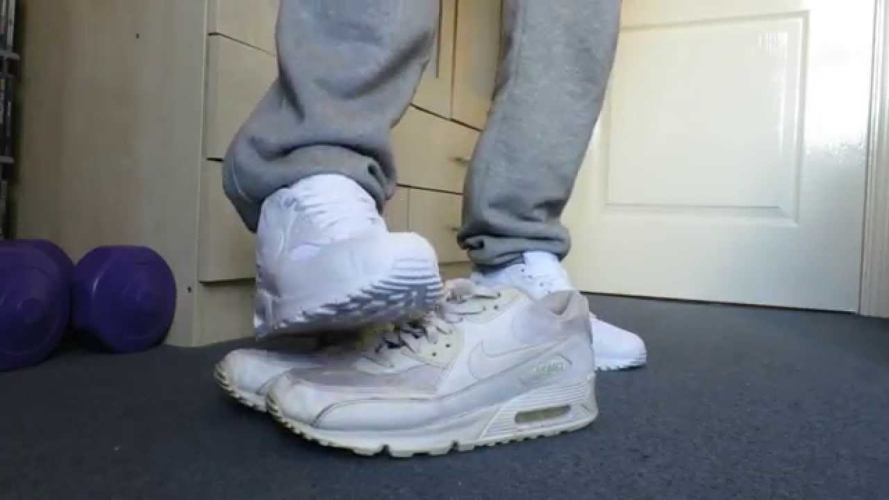 Nike Air Max 90 Shoe Play Old vs New смотреть онлайн