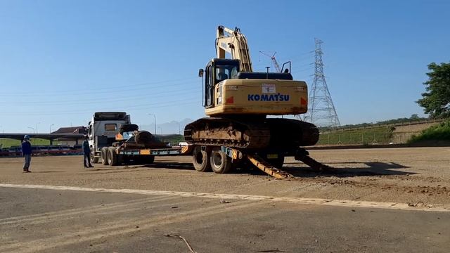 heavy equipment||move excavator on lowbed truck||pindah excavator pakai truk lowbed смотреть онлайн